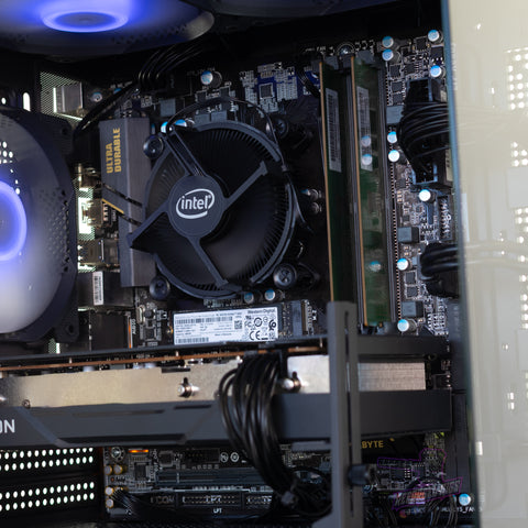 RX 6600 8GB | i7-6700 | 16GB DDR4 | 256GB M.2 + 1TB HDD | WIN 10 PRO