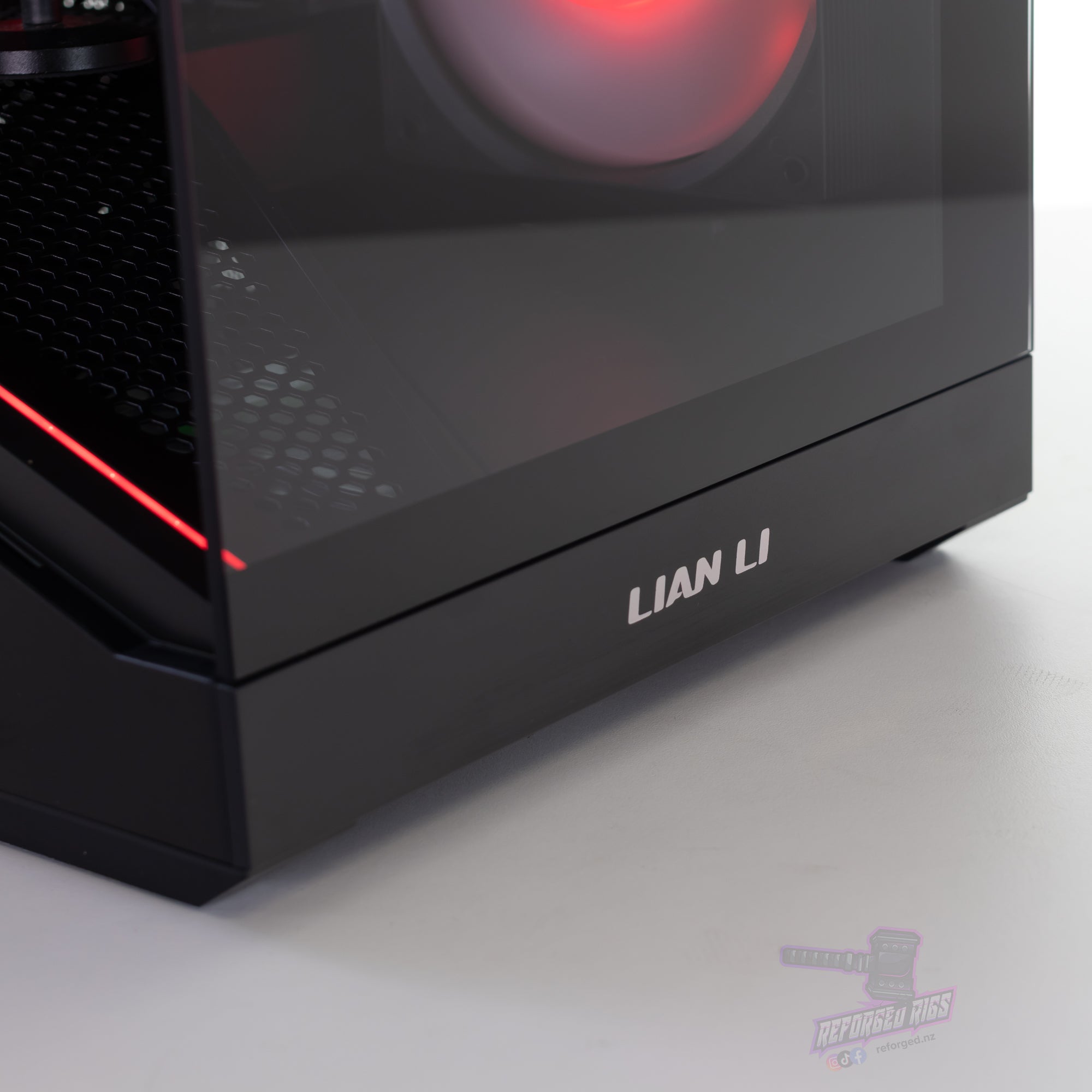 GTX 1060 6GB | i7-6900K | 16GB DDR4 | 250GB NVMe + 1TB HDD | Win