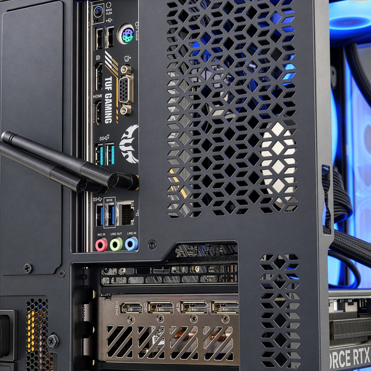RTX 4070 12GB | RYZEN 5700X | 32GB DDR4 | 1TB NVME | WIN 11 PRO gaming PC