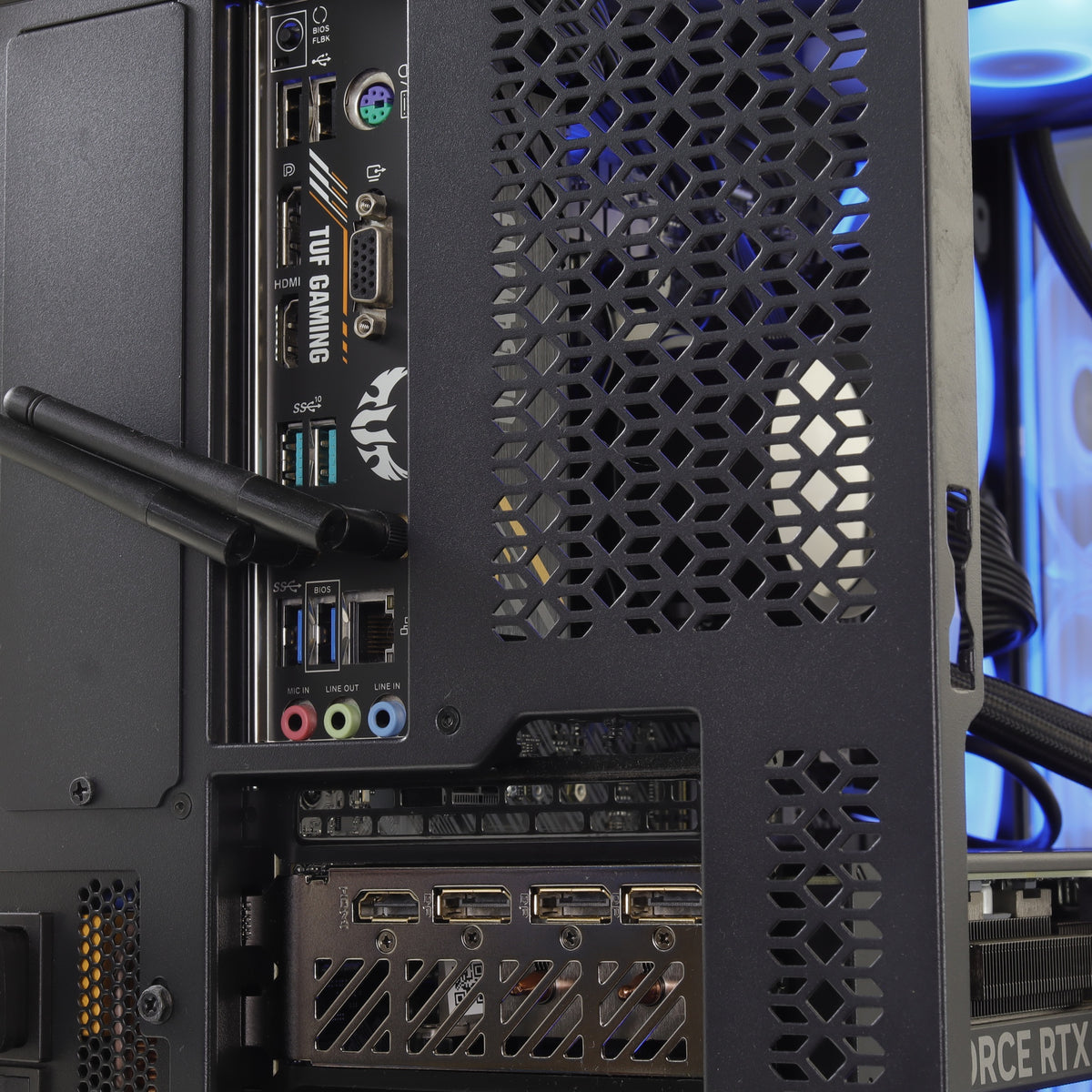 RTX 4070 12GB | RYZEN 5700X | 32GB DDR4 | 1TB NVME | WIN 11 PRO gaming PC
