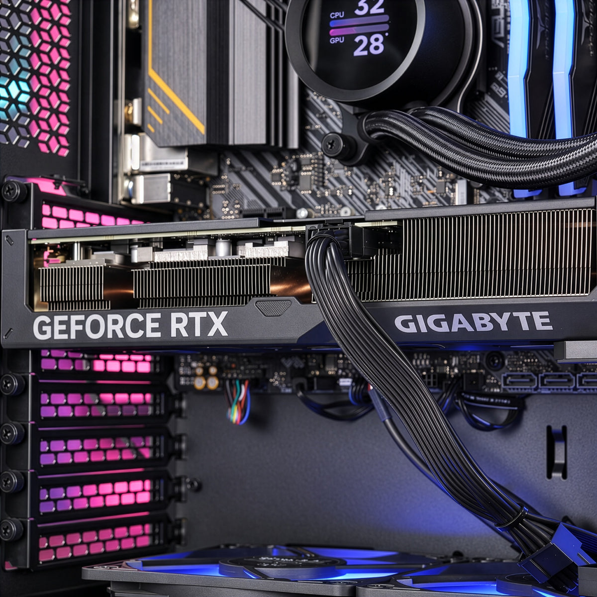 RTX 4070 12GB | RYZEN 5700X | 32GB DDR4 | 1TB NVME | WIN 11 PRO gaming PC