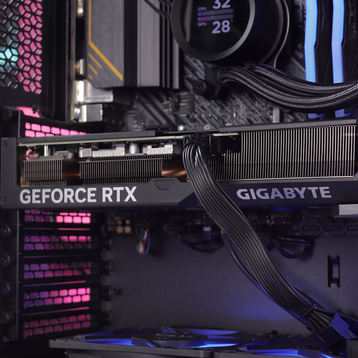 RTX 4070 12GB | RYZEN 5700X | 32GB DDR4 | 1TB NVME | WIN 11 PRO gaming PC