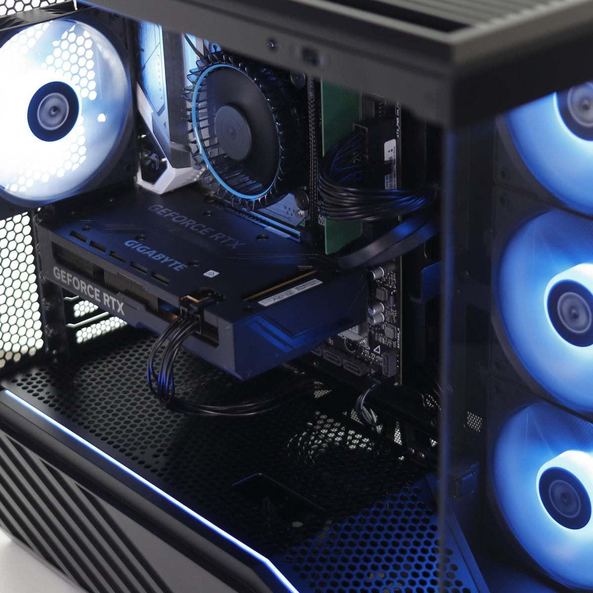 RTX 5050 8GB | I5 12400F | 16GB DDR5 | 500GB M.2 SSD | WIN 11 PRO gaming PC